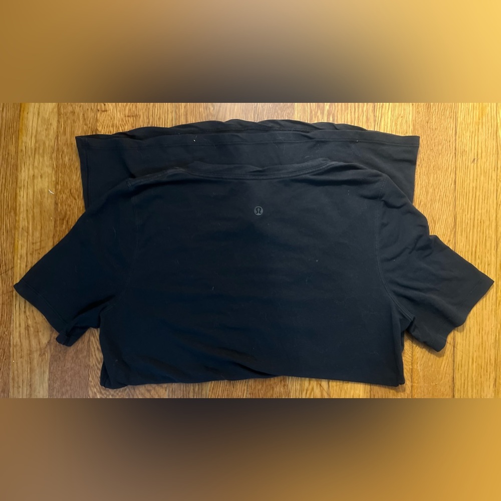 Lululemon - Love V-Neck T-Shirt